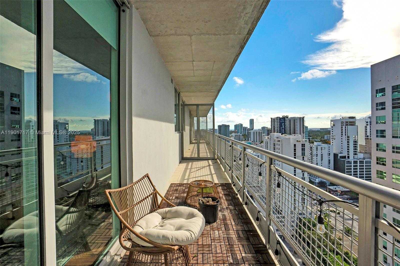 Small Image of 690 SOUTH WEST 1ST CT #2730, Miami Number 8