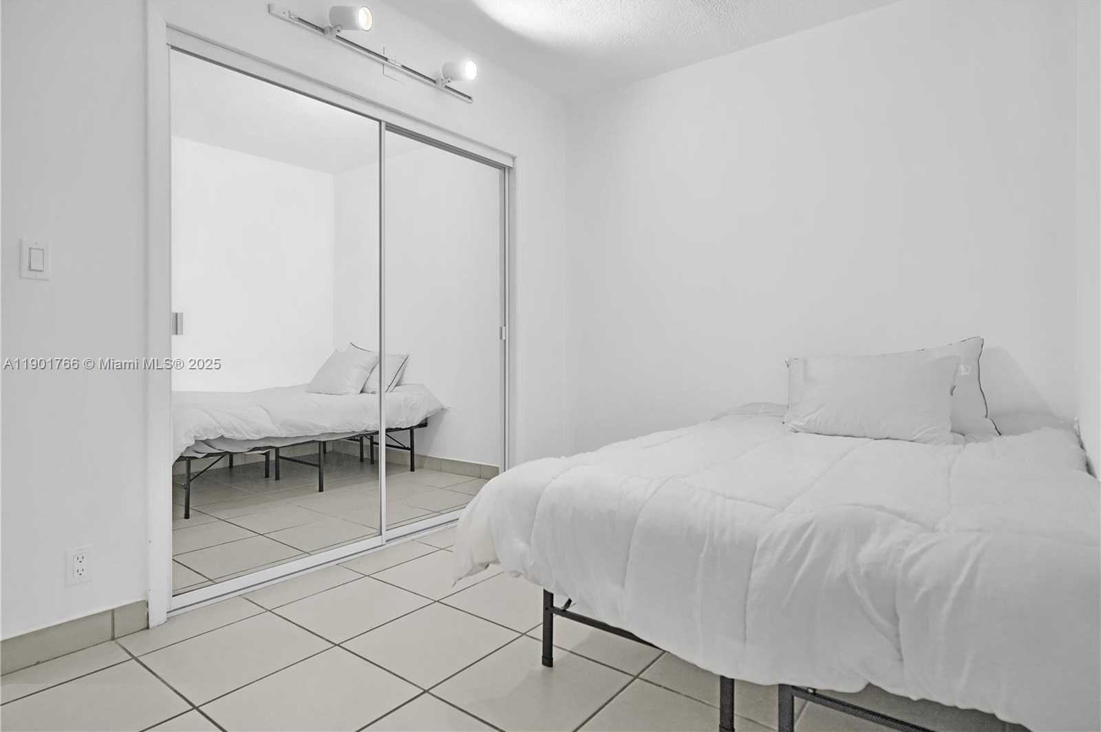 Small Image of 5005 COLLINS AVE #824, Miami Beach Number 10
