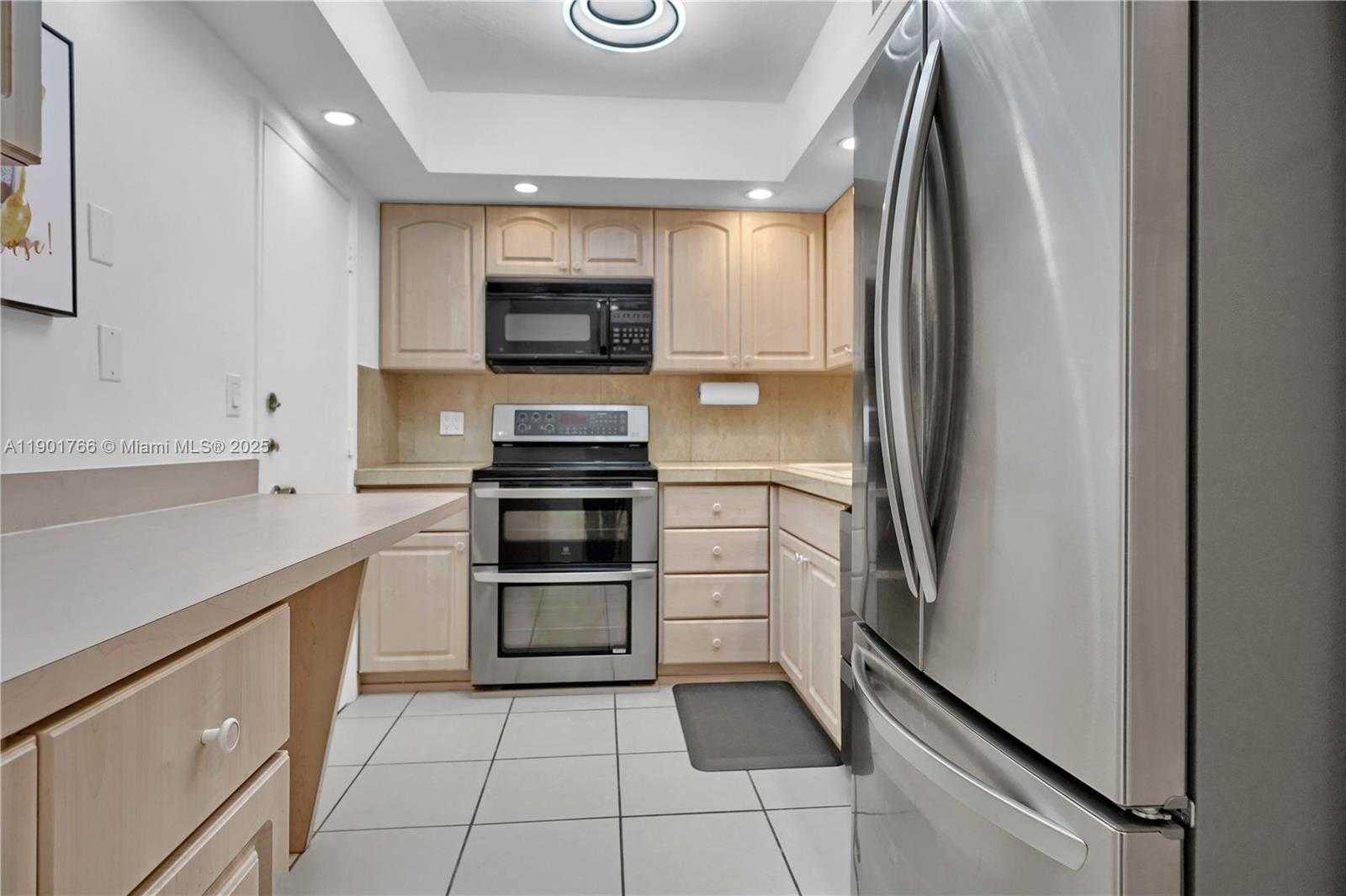 Small Image of 5005 COLLINS AVE #824, Miami Beach Number 4