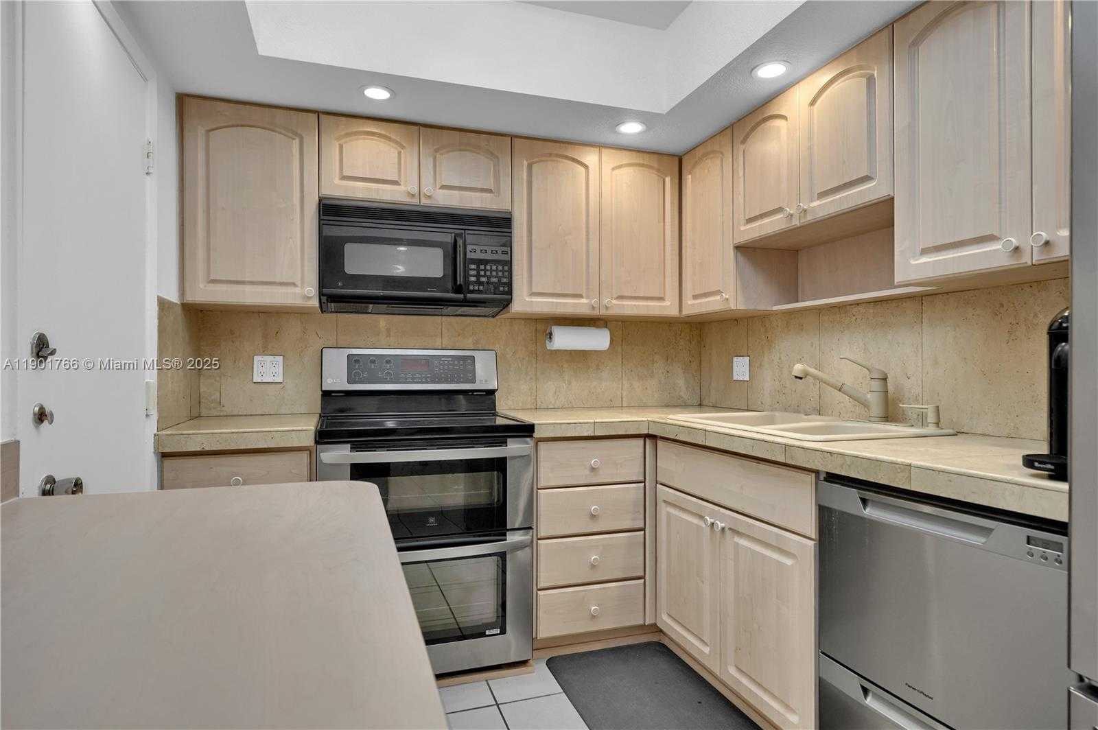 Small Image of 5005 COLLINS AVE #824, Miami Beach Number 5