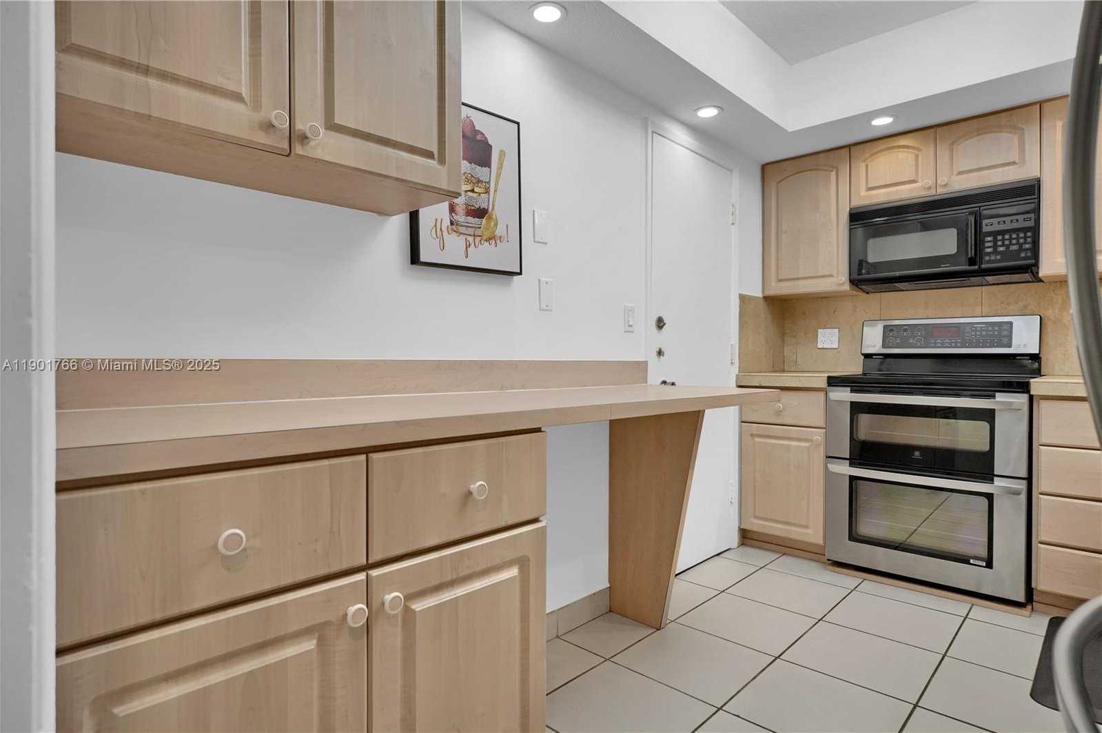 Small Image of 5005 COLLINS AVE #824, Miami Beach Number 6