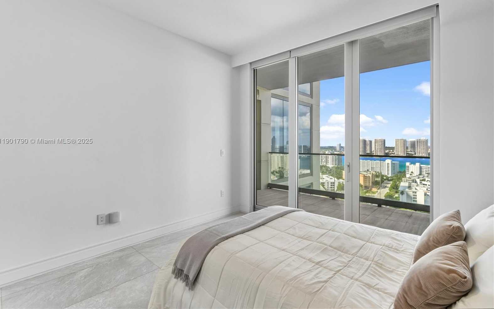 Imagen de Pequeño Objeto