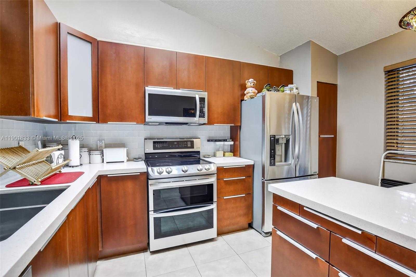 Small Image of 1002 NORTH WEST 105TH AVE #D-121, Plantation Number 13