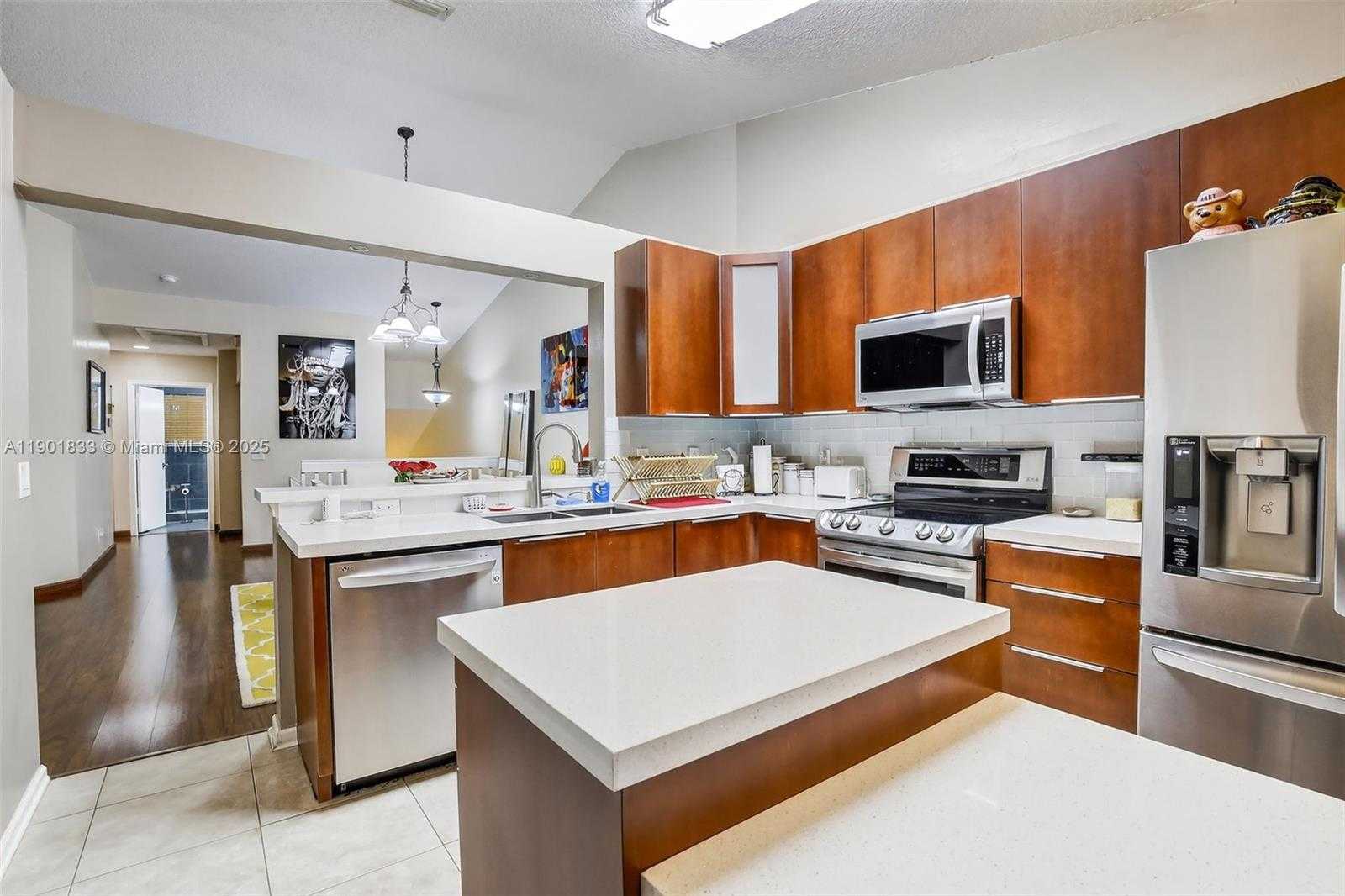 Small Image of 1002 NORTH WEST 105TH AVE #D-121, Plantation Number 17