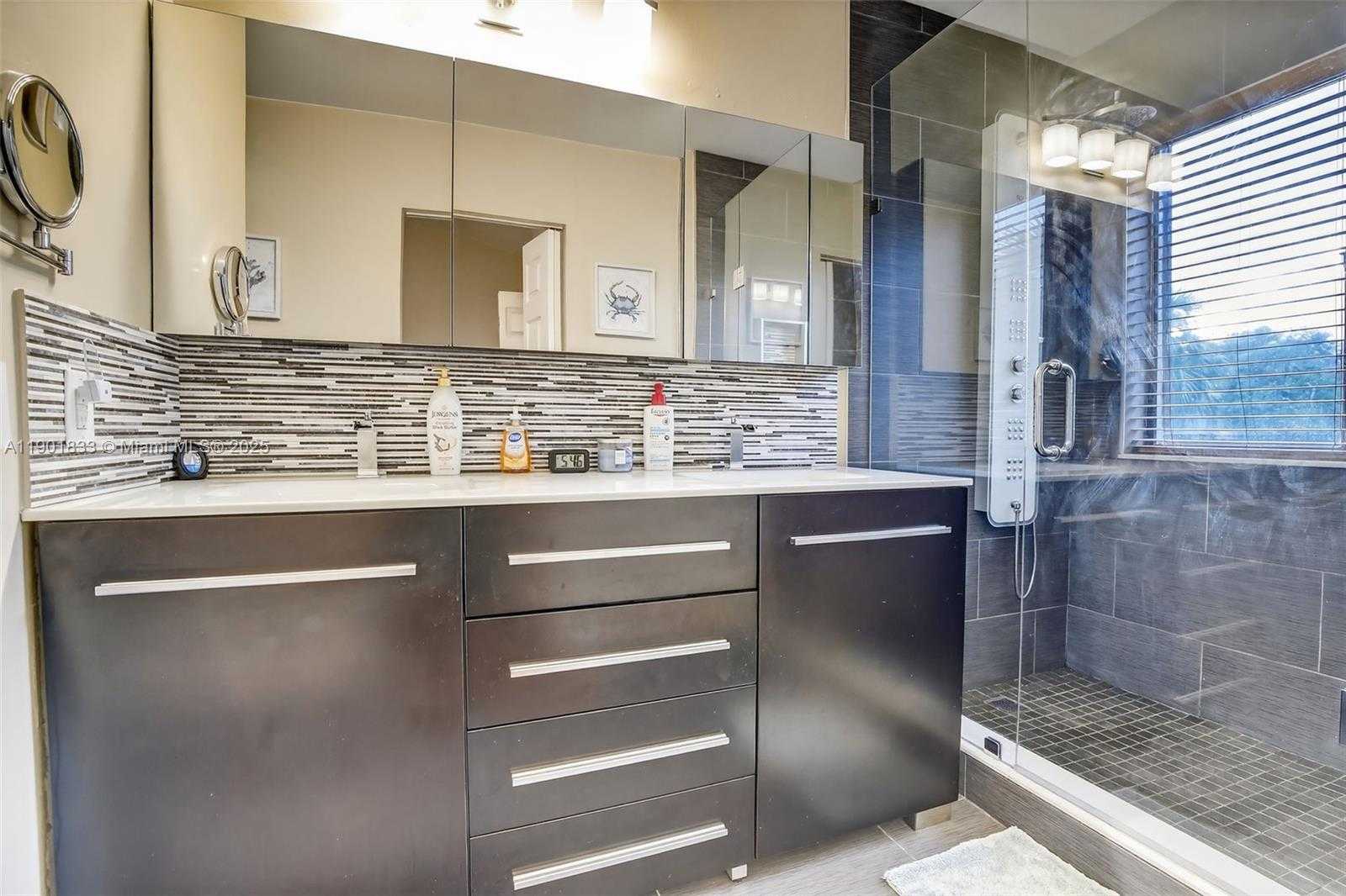 Small Image of 1002 NORTH WEST 105TH AVE #D-121, Plantation Number 22