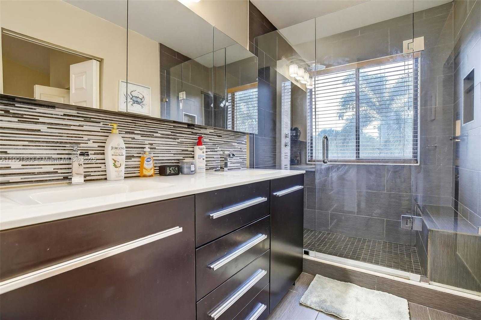 Small Image of 1002 NORTH WEST 105TH AVE #D-121, Plantation Number 25