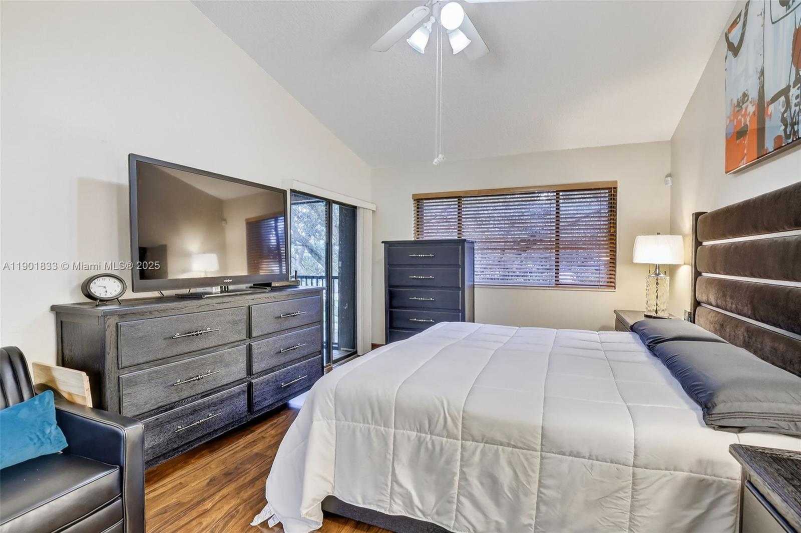 Small Image of 1002 NORTH WEST 105TH AVE #D-121, Plantation Number 28