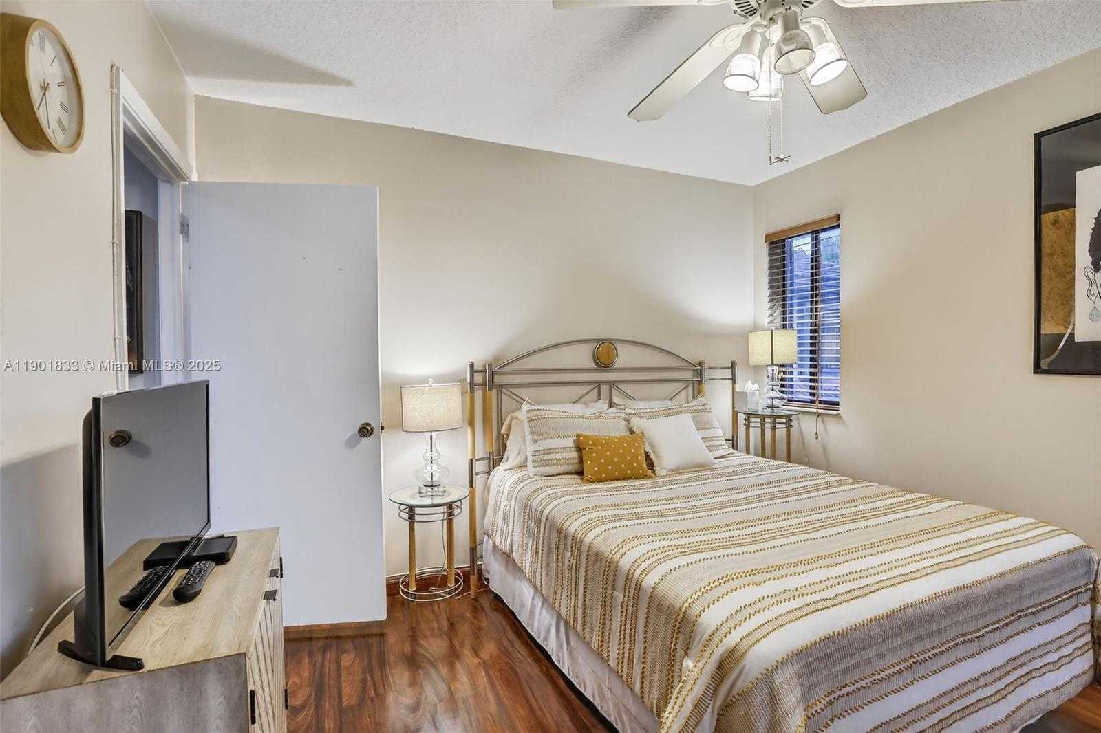 Small Image of 1002 NORTH WEST 105TH AVE #D-121, Plantation Number 32