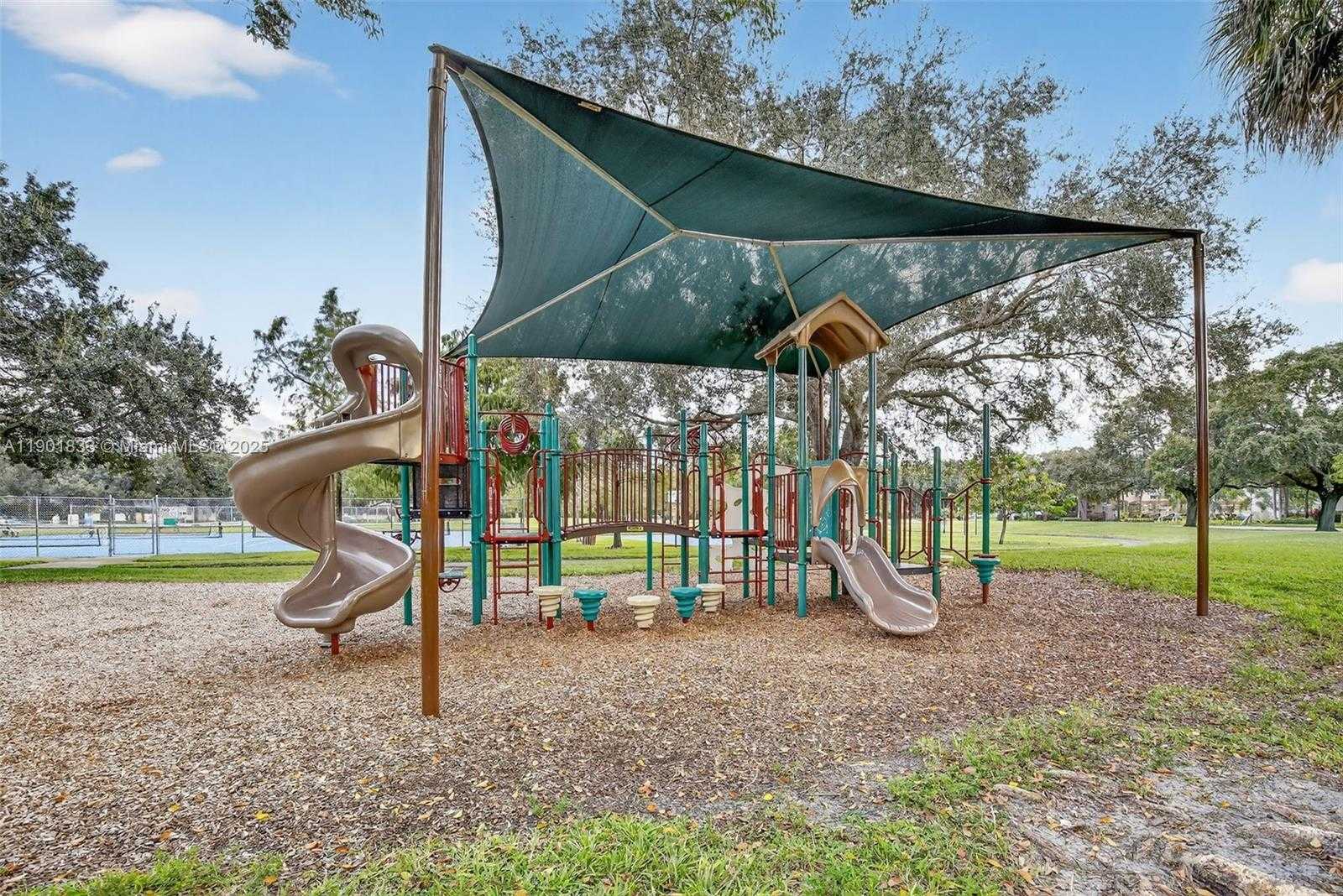 Small Image of 1002 NORTH WEST 105TH AVE #D-121, Plantation Number 43