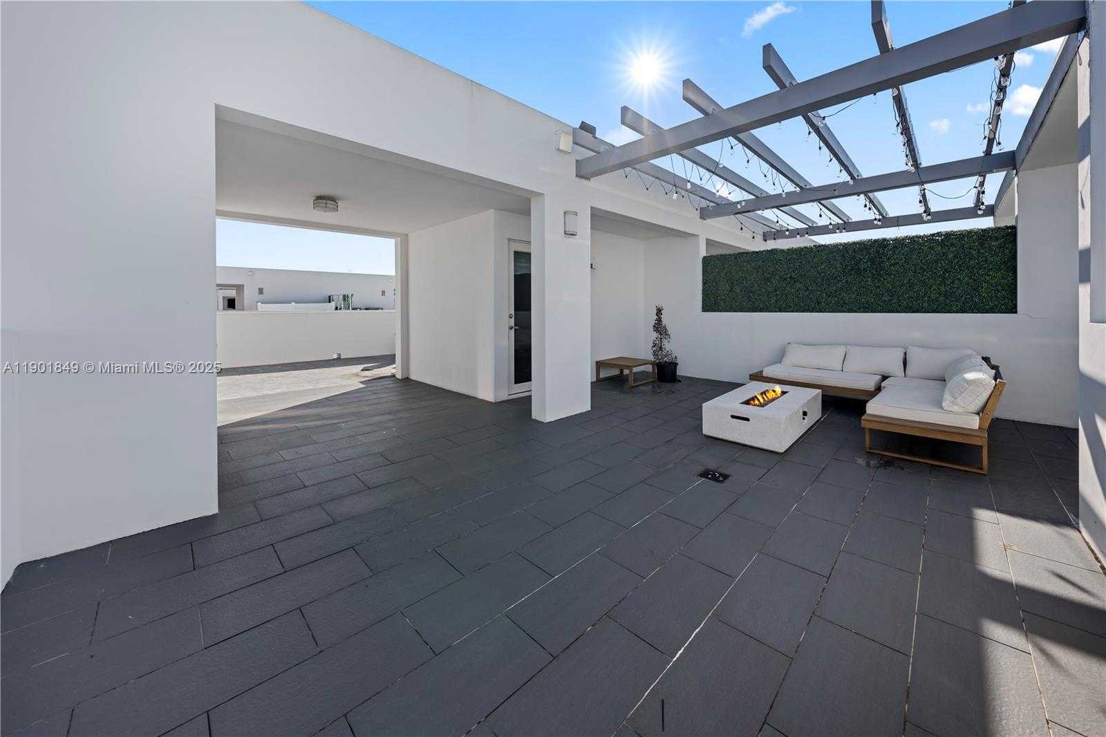 Small Image of 9153 NORTH WEST 33RD ST, Doral Number 29