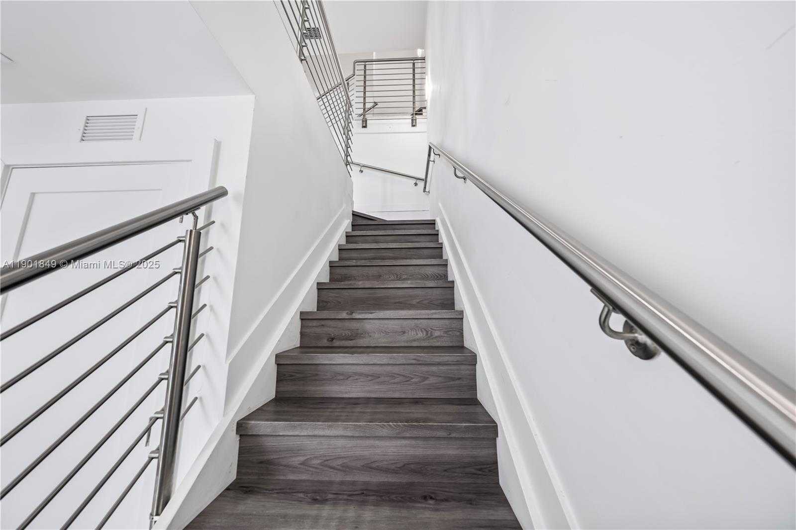 Small Image of 9153 NORTH WEST 33RD ST, Doral Number 7