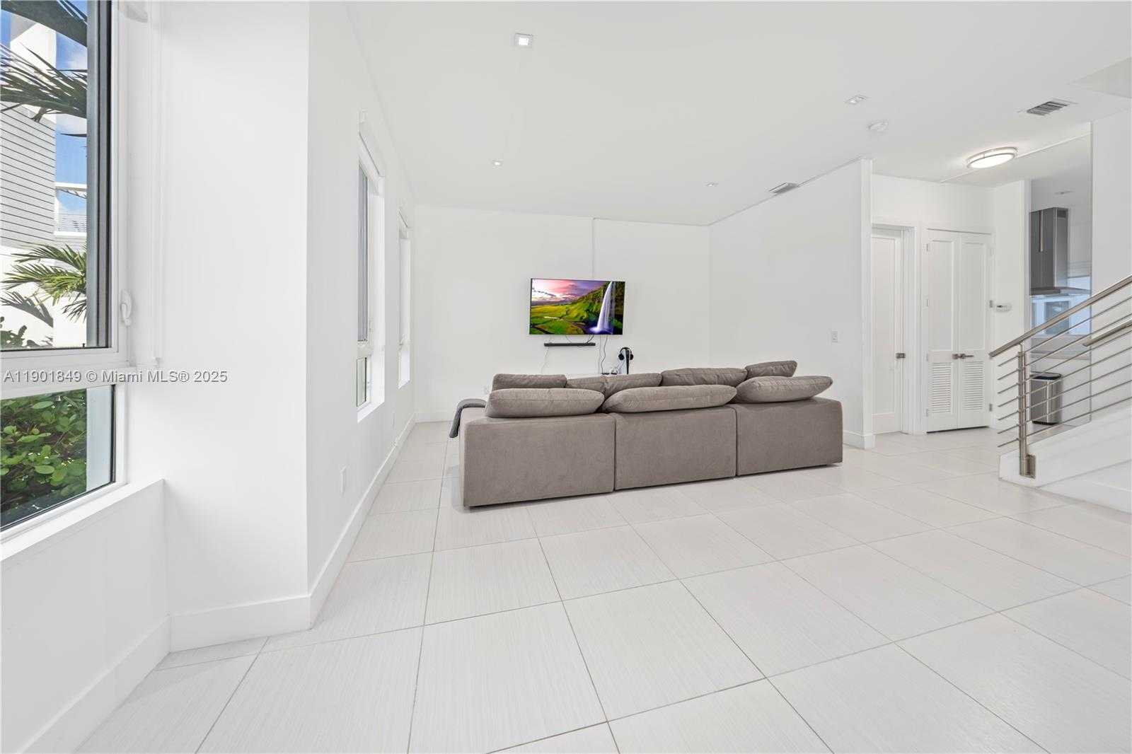 Small Image of 9153 NORTH WEST 33RD ST, Doral Number 8