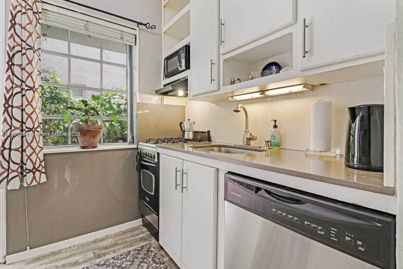 Small Image of 1250 DREXEL AVE #7, Miami Beach Number 15