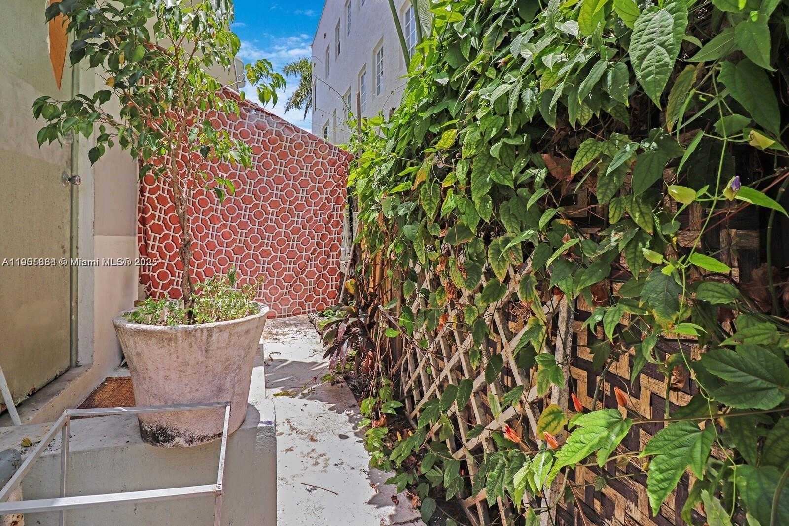 Small Image of 1250 DREXEL AVE #7, Miami Beach Number 24