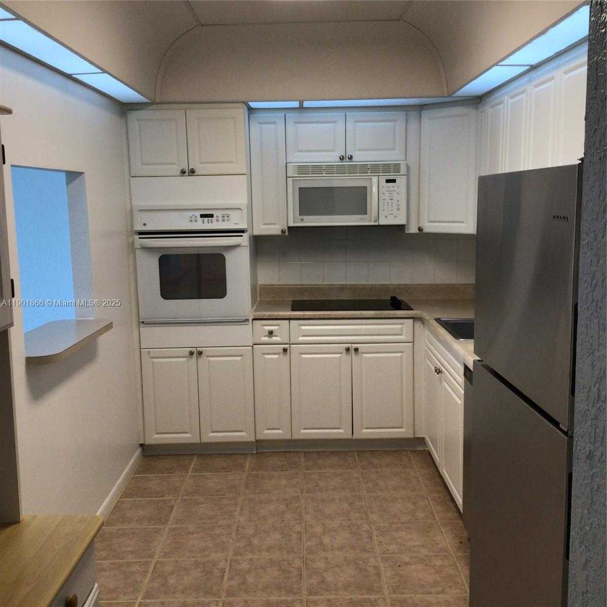 Small Image of 19390 COLLINS AVE #611, Sunny Isles Beach Number 3