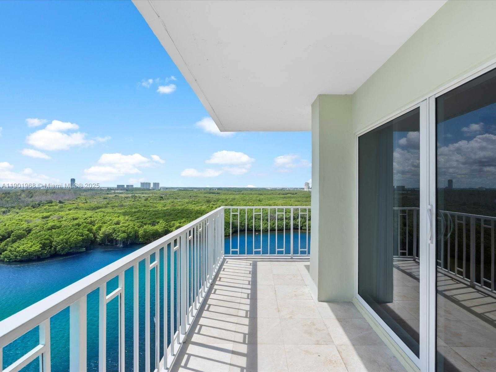 Small Image of 500 BAYVIEW DR #1722, Sunny Isles Beach Number 13