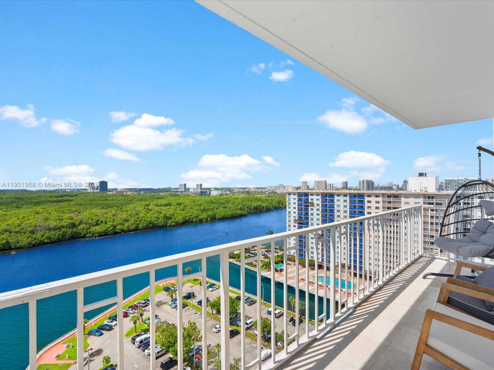 Small Image of 500 BAYVIEW DR #1722, Sunny Isles Beach Number 14