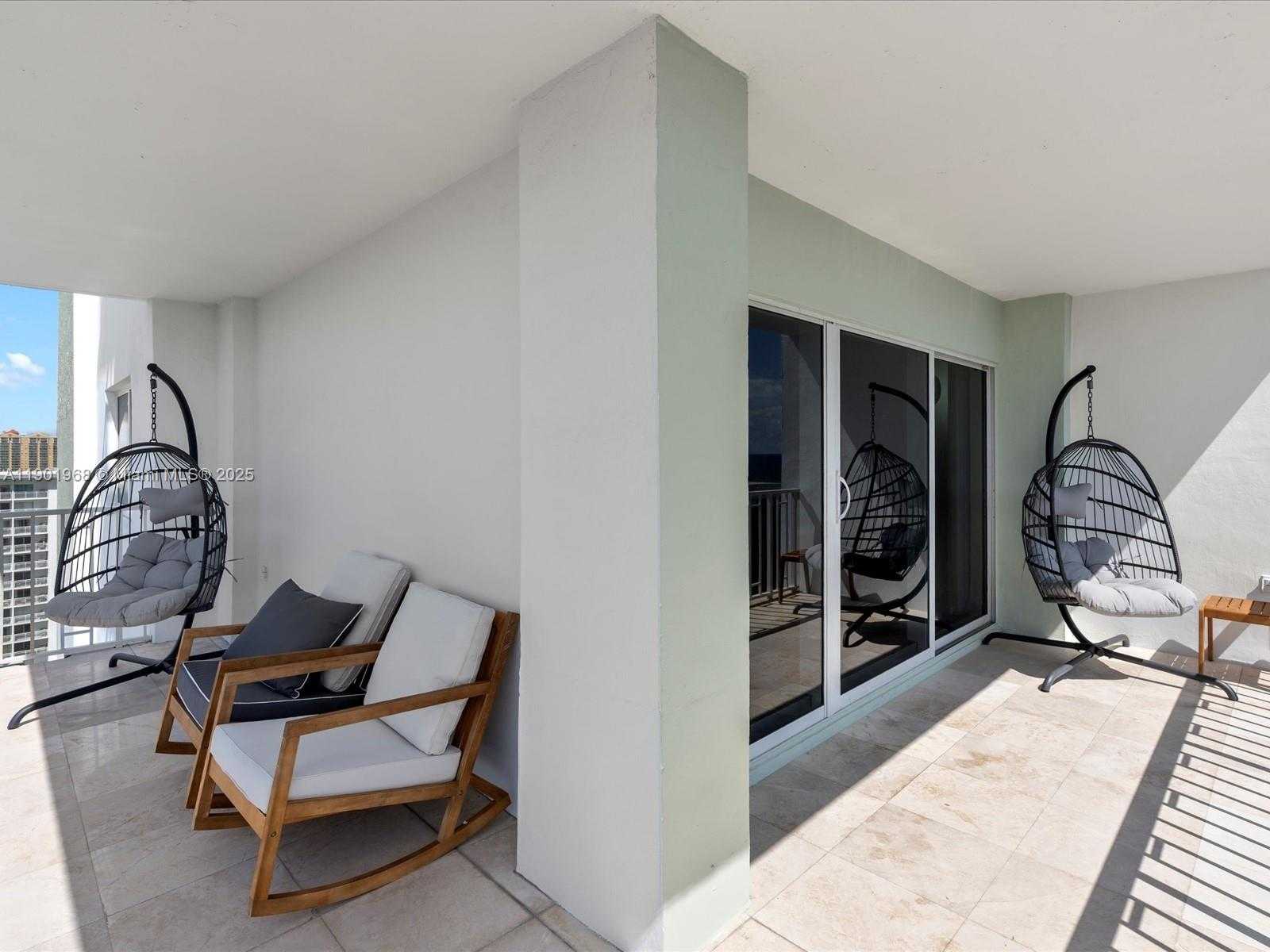 Small Image of 500 BAYVIEW DR #1722, Sunny Isles Beach Number 16