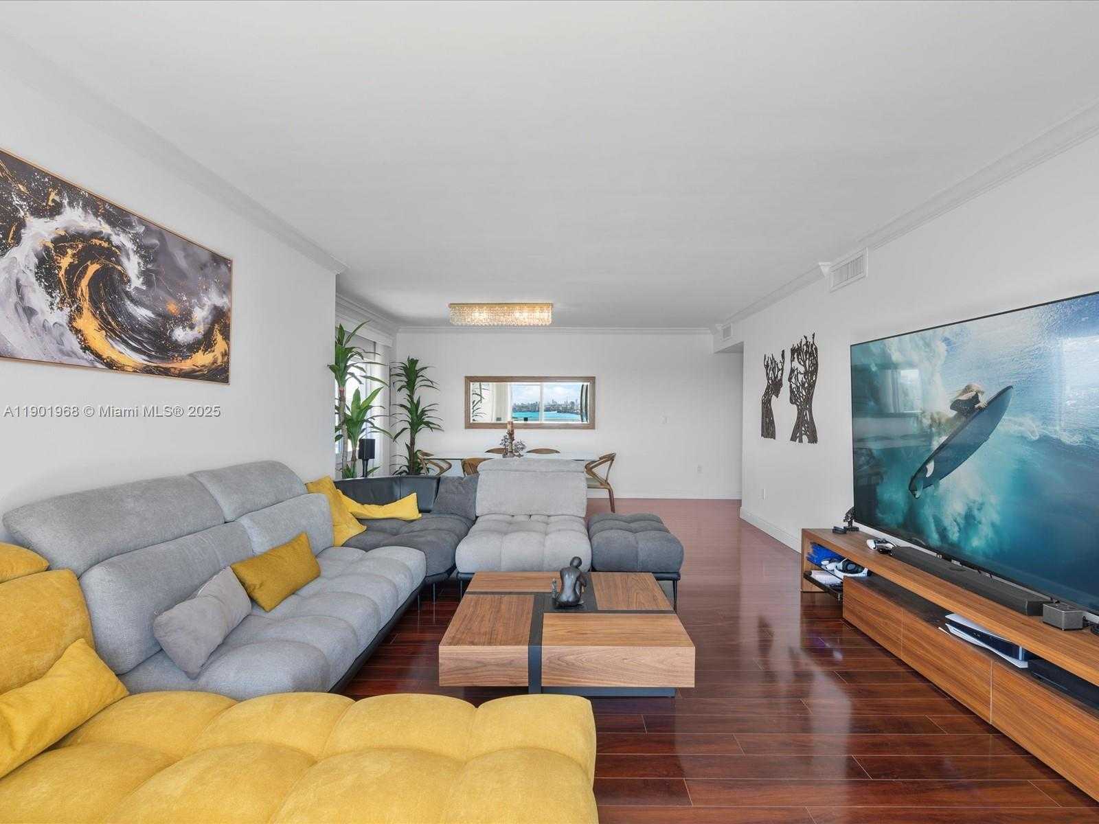 Small Image of 500 BAYVIEW DR #1722, Sunny Isles Beach Number 17