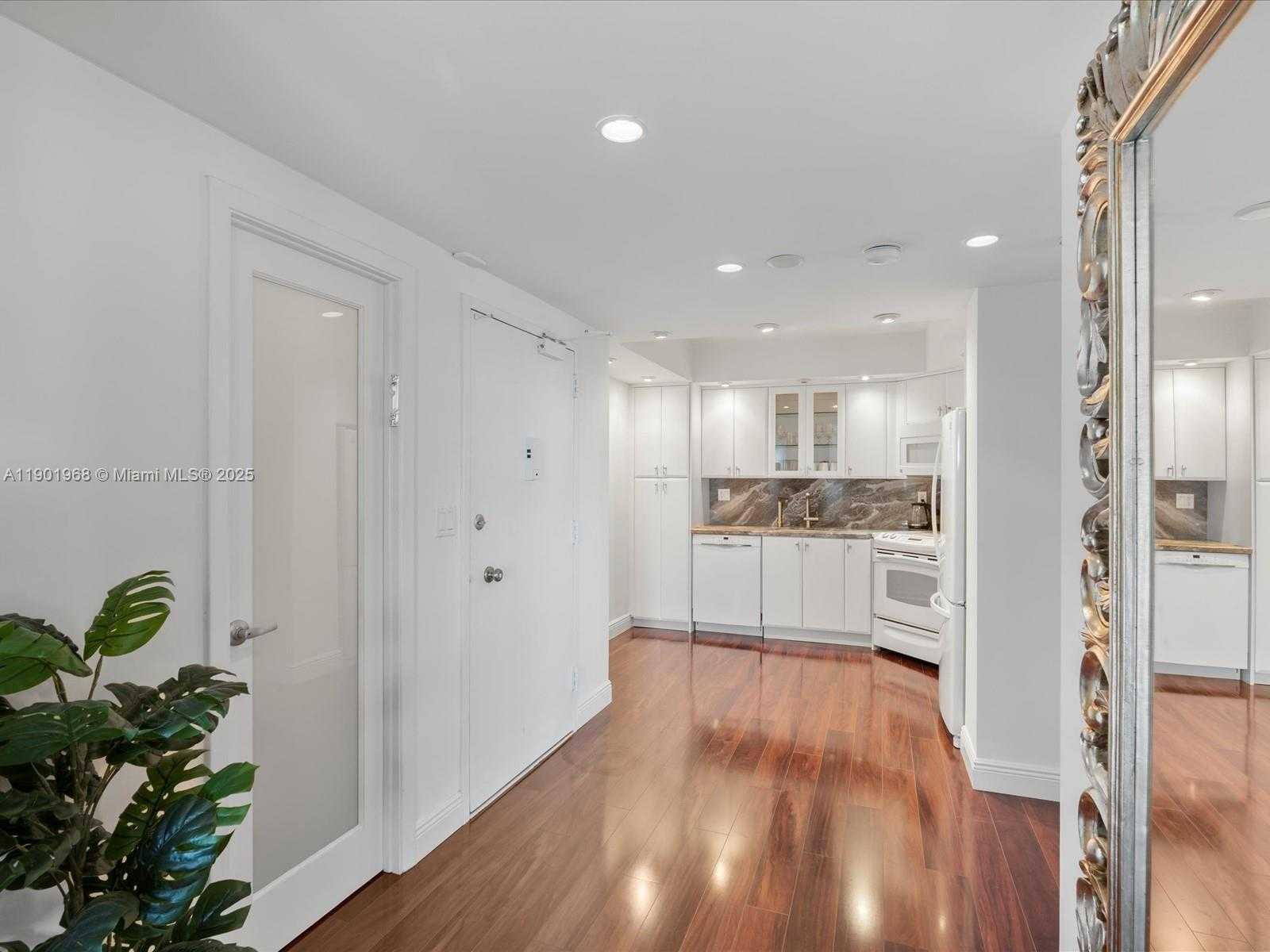 Small Image of 500 BAYVIEW DR #1722, Sunny Isles Beach Number 22