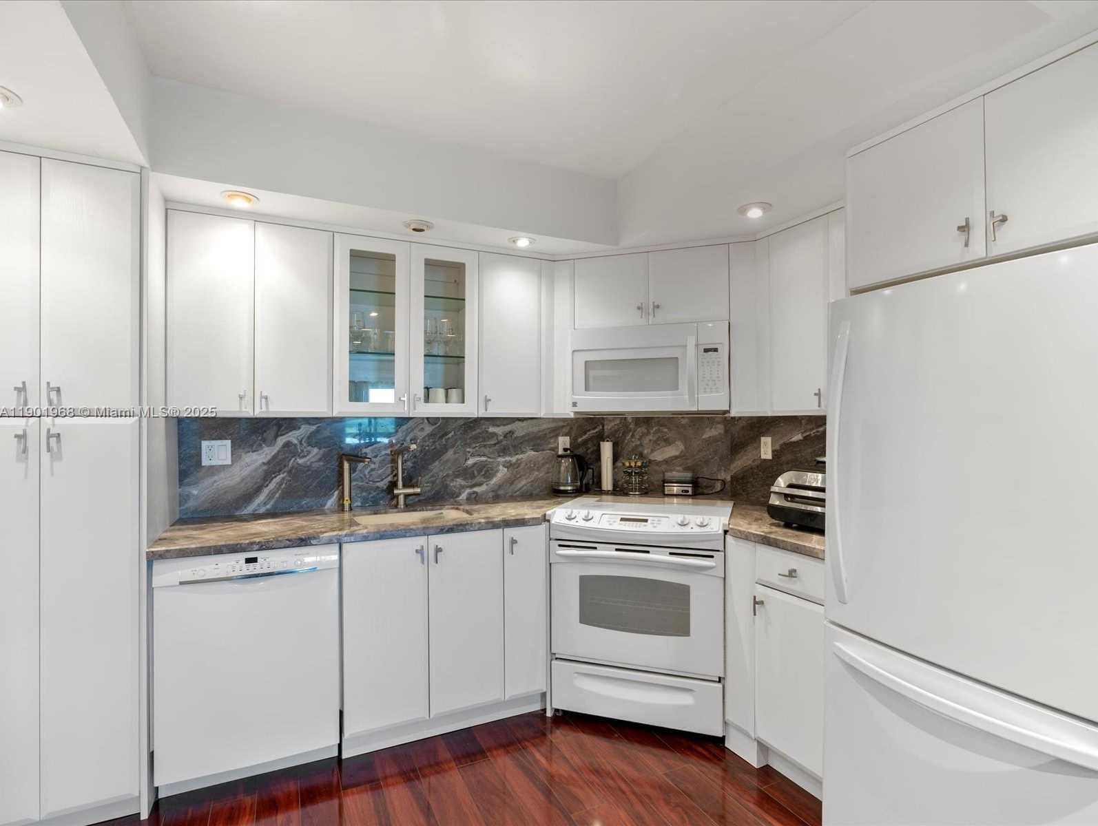 Small Image of 500 BAYVIEW DR #1722, Sunny Isles Beach Number 25