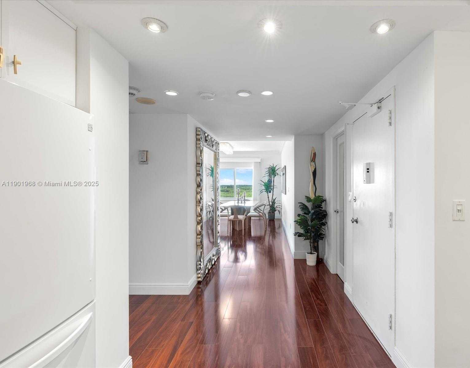 Small Image of 500 BAYVIEW DR #1722, Sunny Isles Beach Number 26
