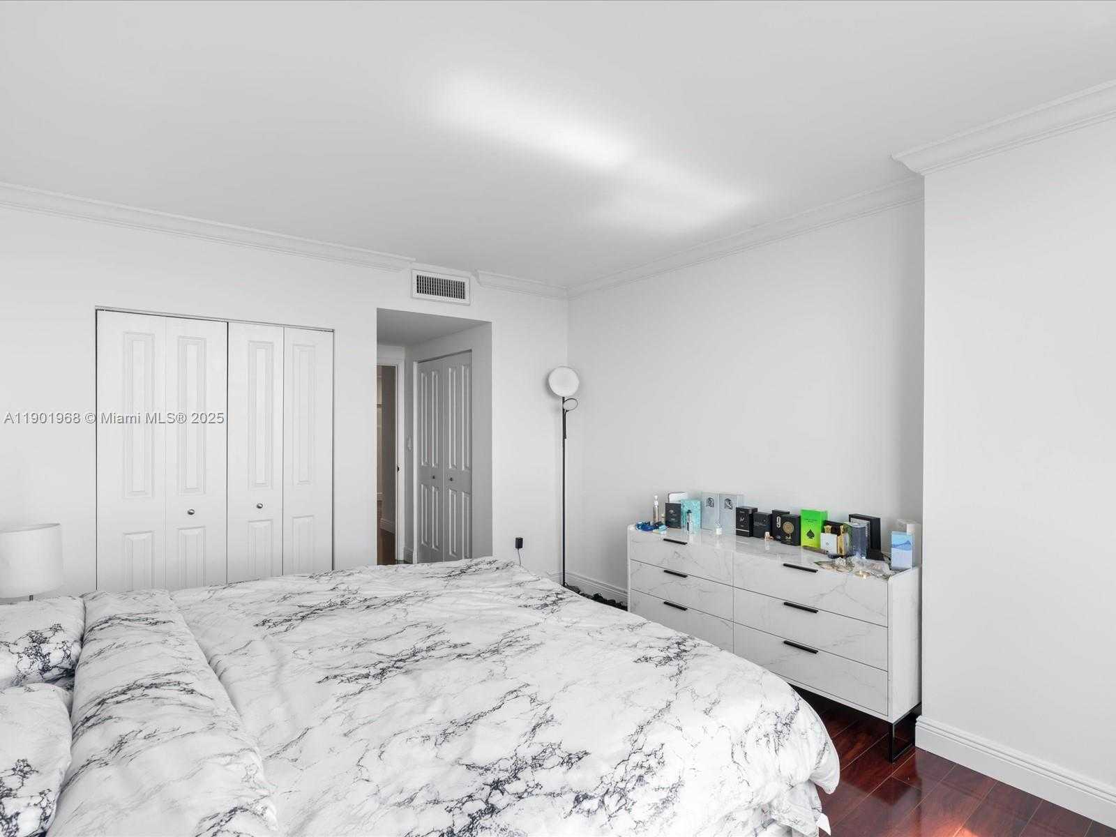 Small Image of 500 BAYVIEW DR #1722, Sunny Isles Beach Number 30
