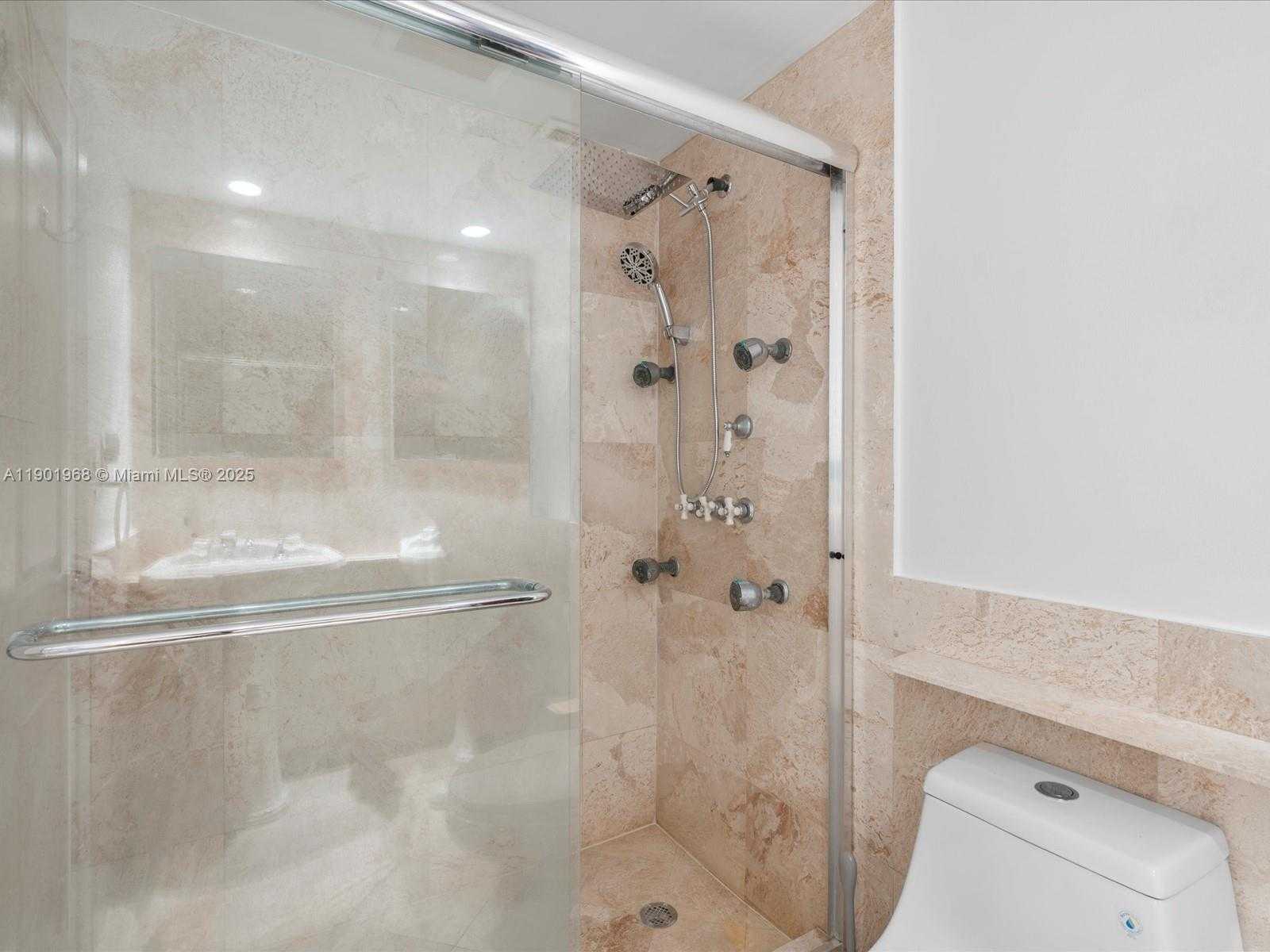 Small Image of 500 BAYVIEW DR #1722, Sunny Isles Beach Number 32