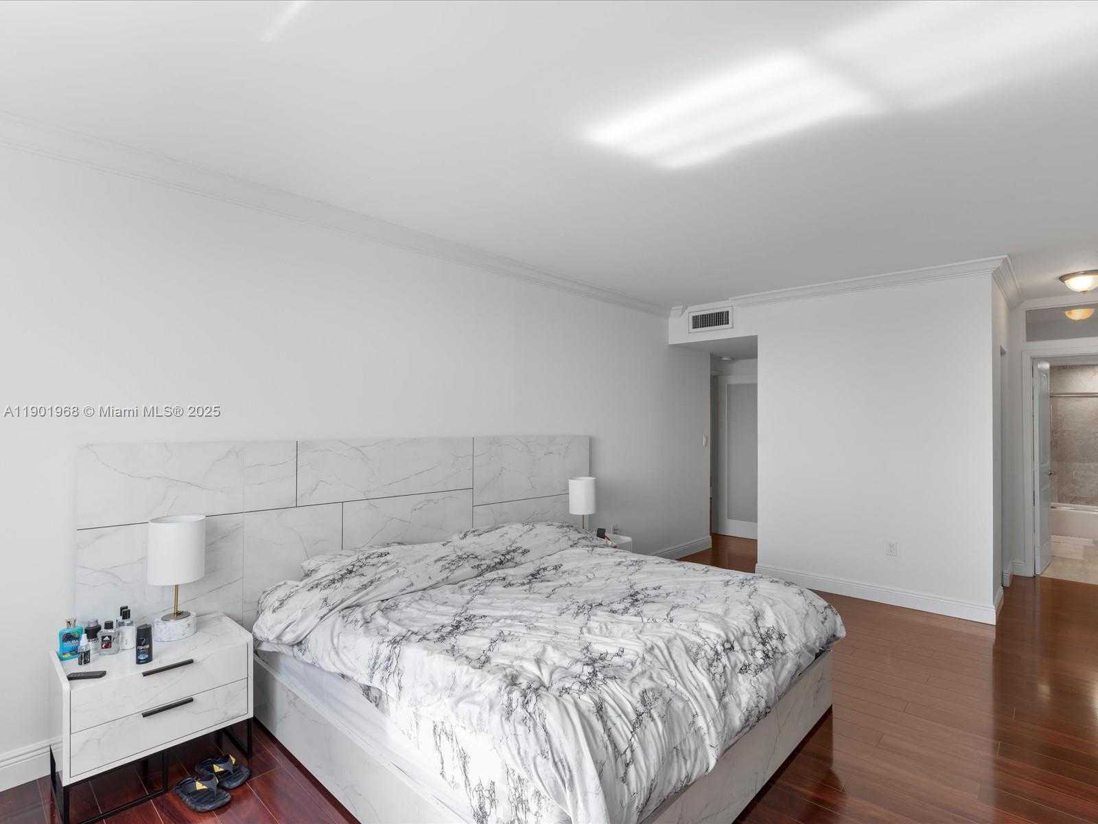 Small Image of 500 BAYVIEW DR #1722, Sunny Isles Beach Number 36