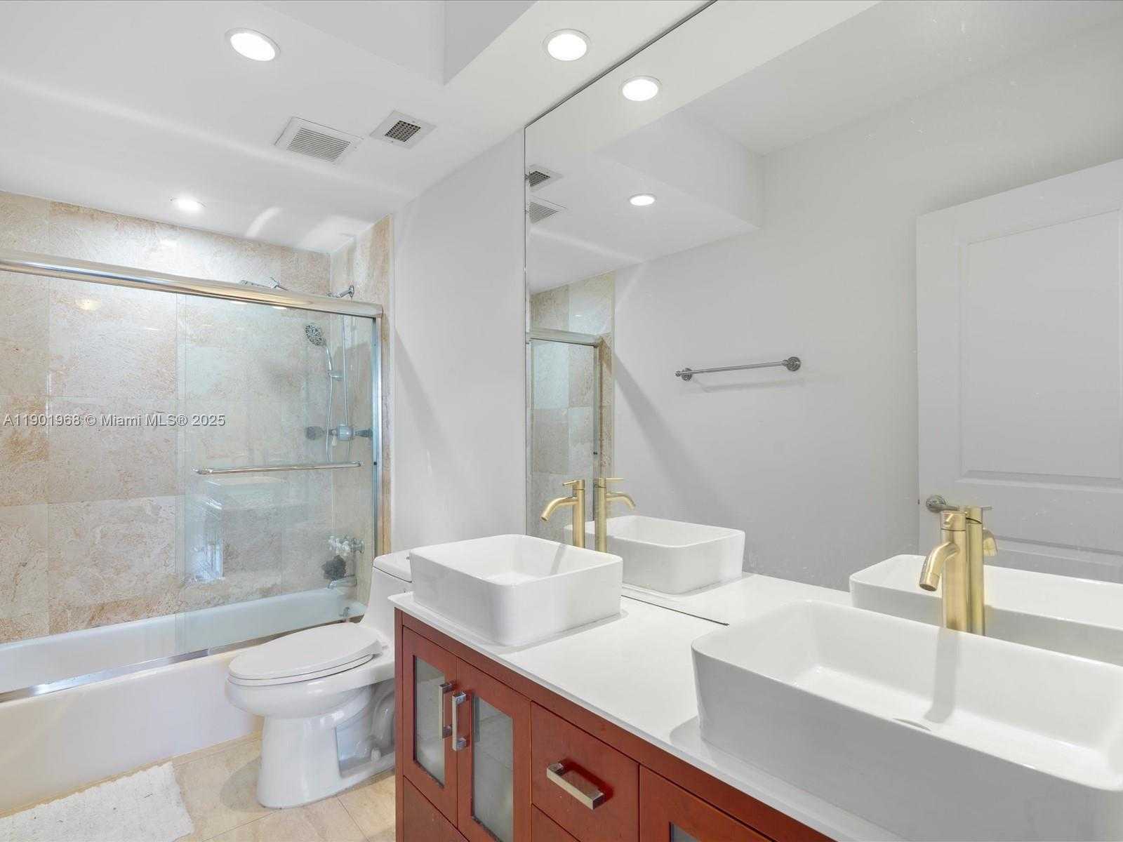 Small Image of 500 BAYVIEW DR #1722, Sunny Isles Beach Number 37