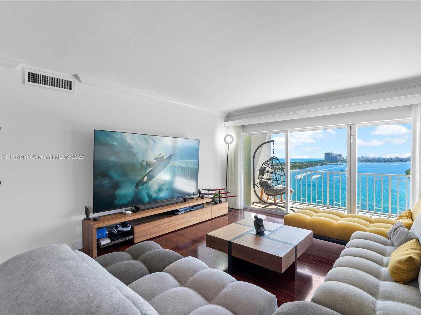Small Image of 500 BAYVIEW DR #1722, Sunny Isles Beach Number 9