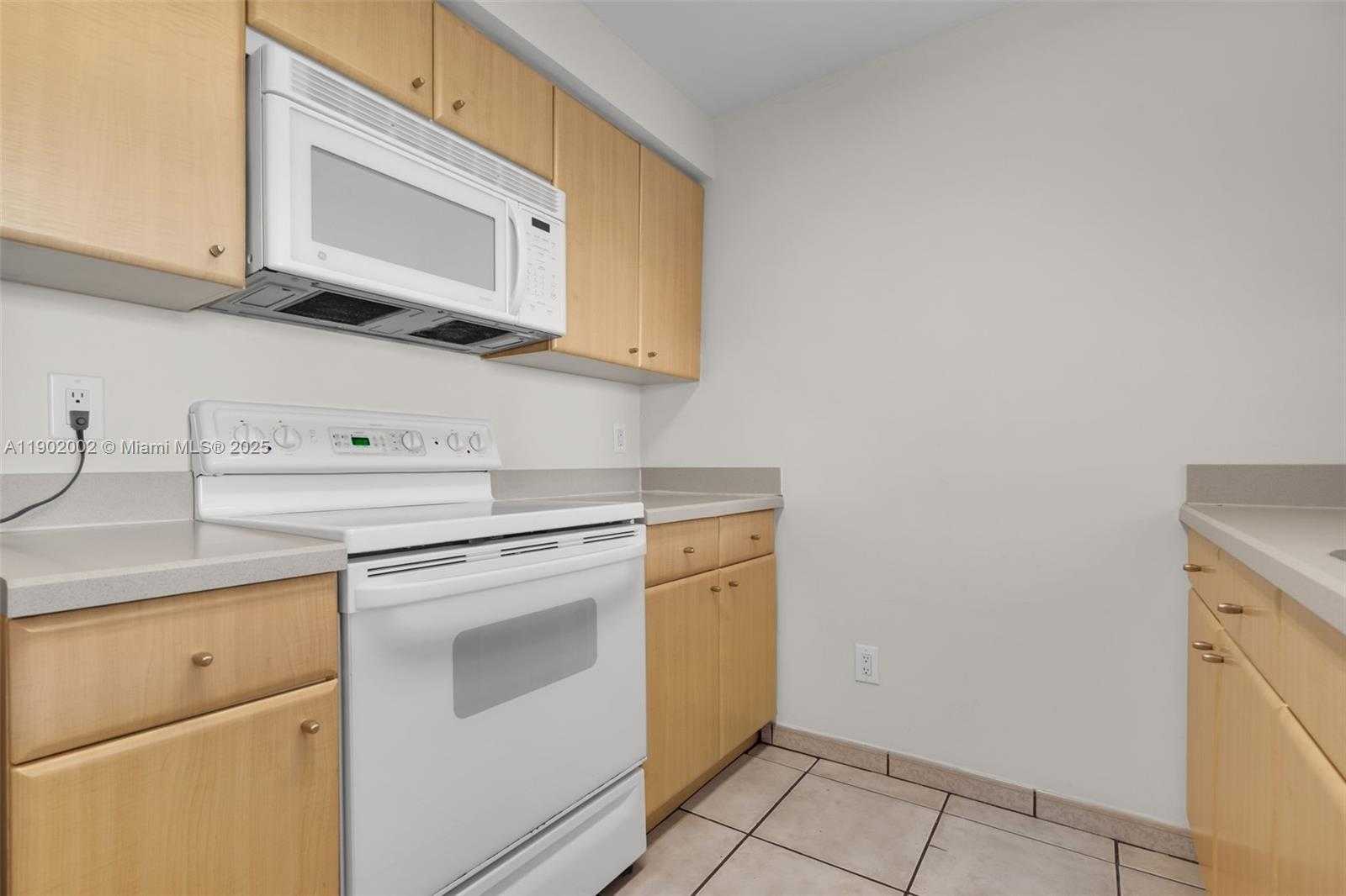 Small Image of 2475 BRICKELL AVE #703, Miami Number 12