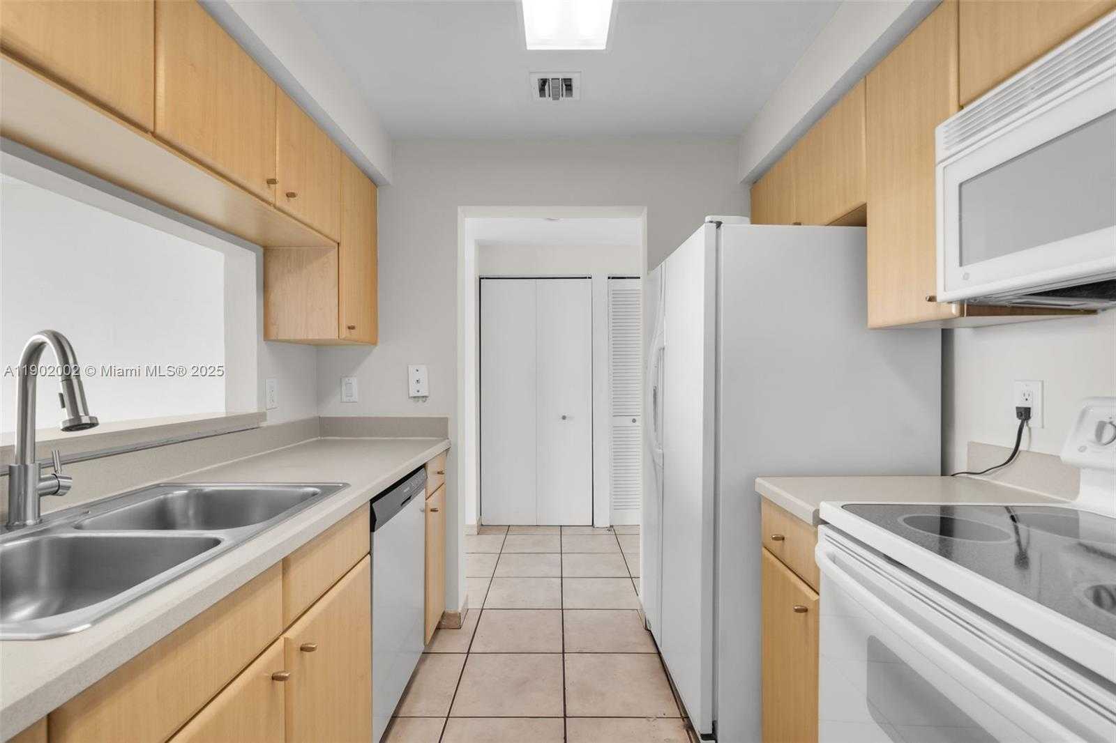 Small Image of 2475 BRICKELL AVE #703, Miami Number 13