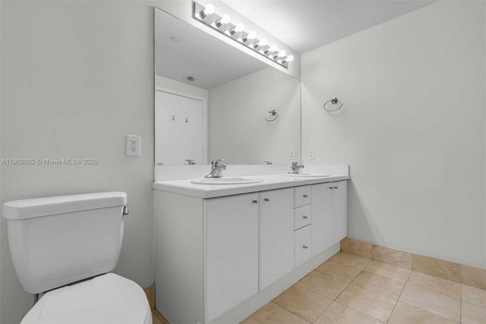 Small Image of 2475 BRICKELL AVE #703, Miami Number 22