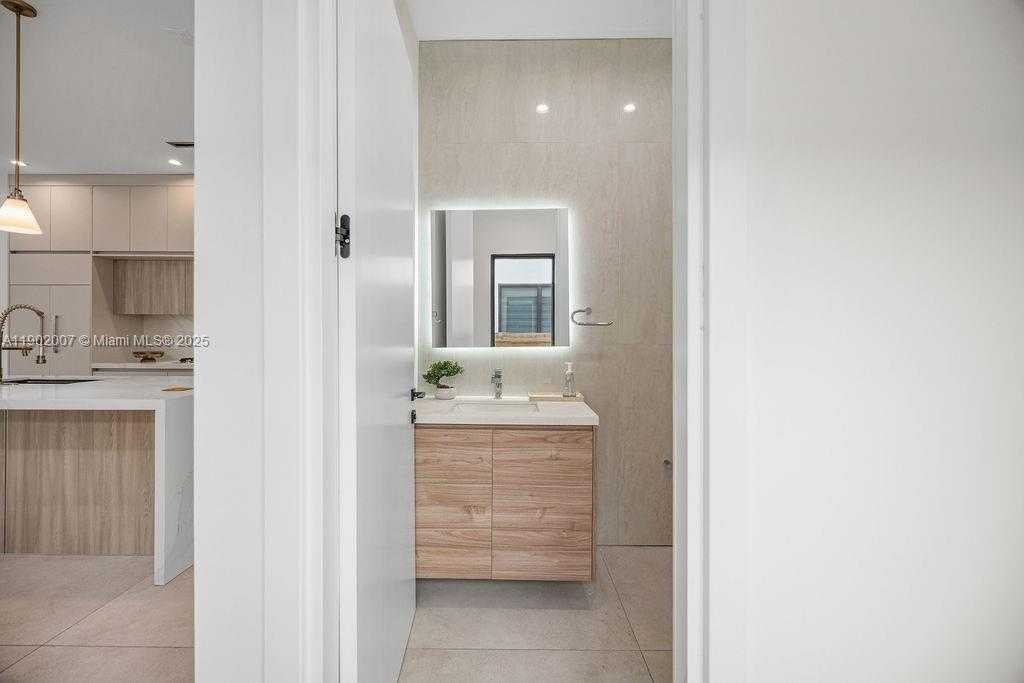 Small Image of 308 NORTH EAST 14TH AVE, Fort Lauderdale Number 36