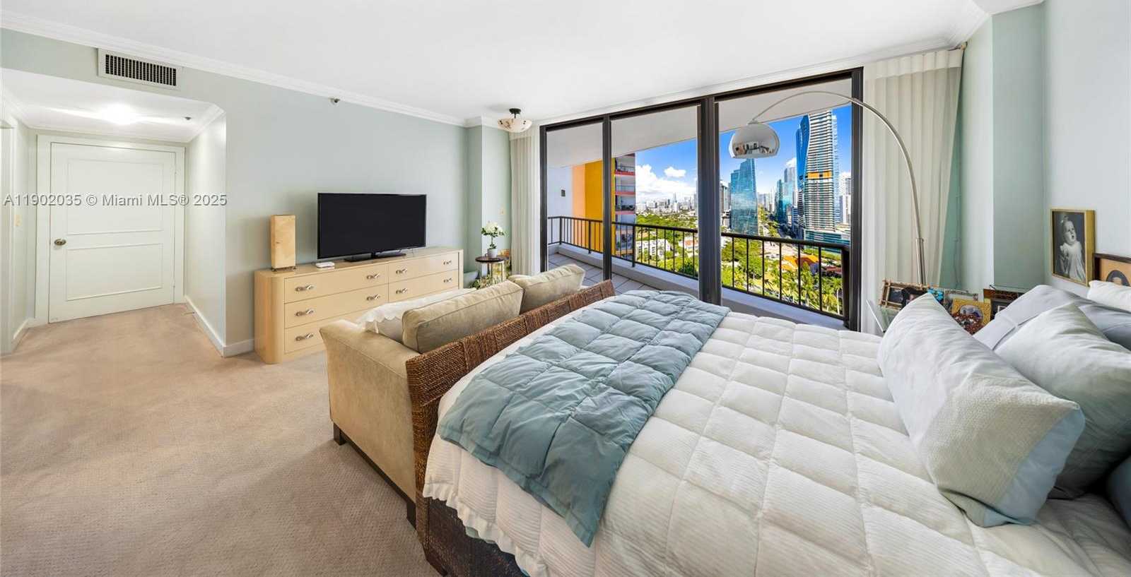 Small Image of 1581 BRICKELL AVE #2104, Miami Number 20