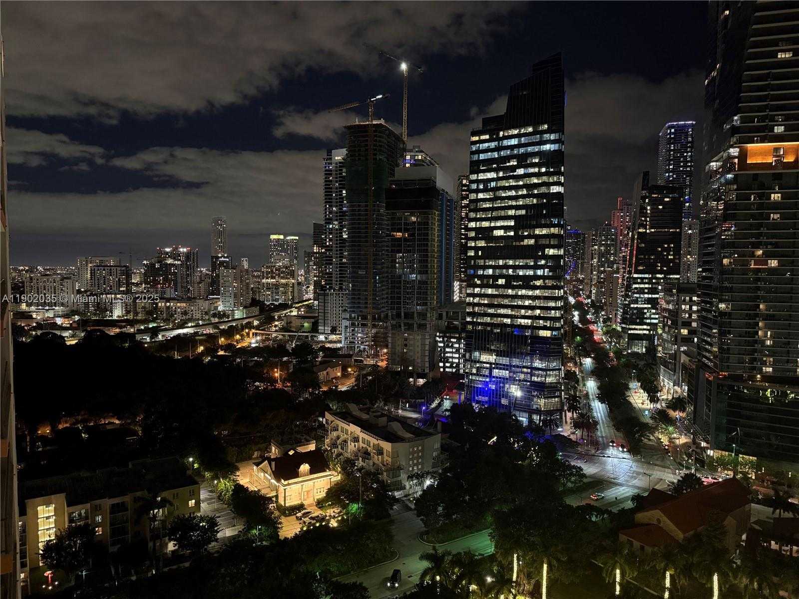 Small Image of 1581 BRICKELL AVE #2104, Miami Number 27