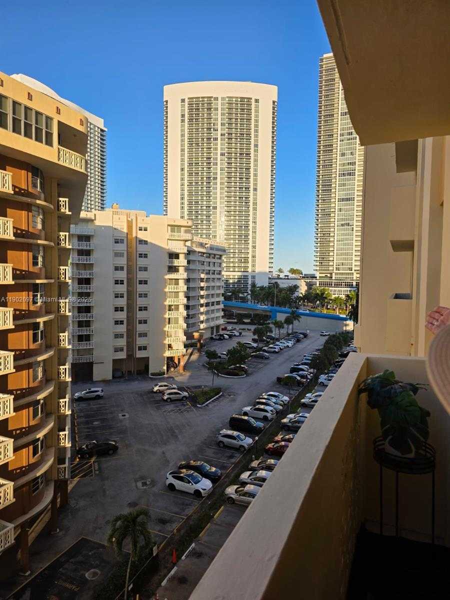 Small Image of 1833 SOUTH OCEAN DR #809, Hallandale Beach Number 13