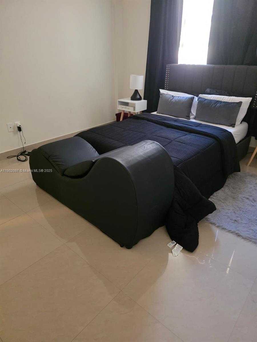 Small Image of 1833 SOUTH OCEAN DR #809, Hallandale Beach Number 15