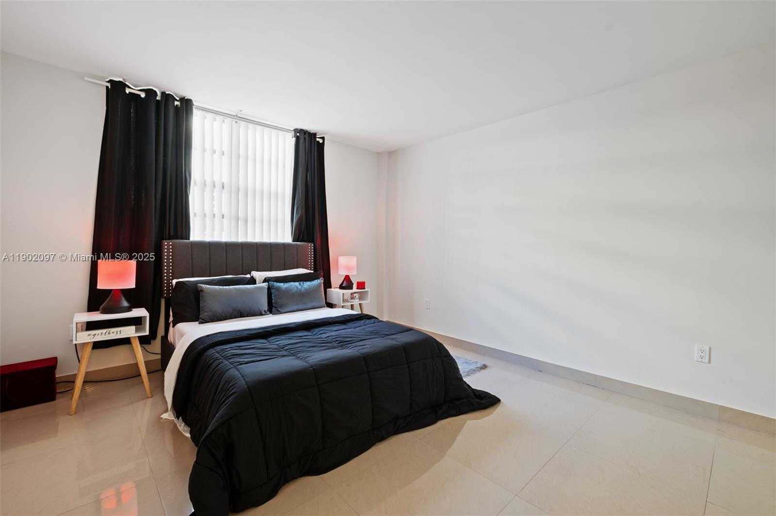 Small Image of 1833 SOUTH OCEAN DR #809, Hallandale Beach Number 18