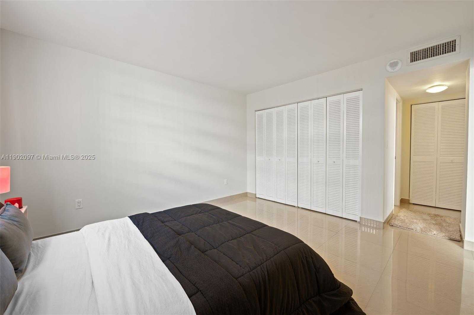 Small Image of 1833 SOUTH OCEAN DR #809, Hallandale Beach Number 19