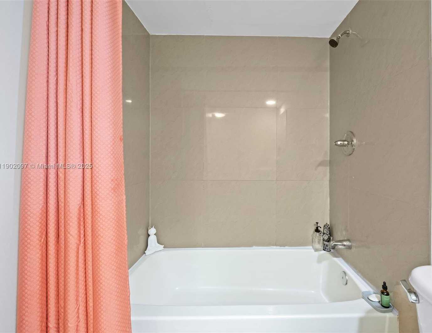 Small Image of 1833 SOUTH OCEAN DR #809, Hallandale Beach Number 21