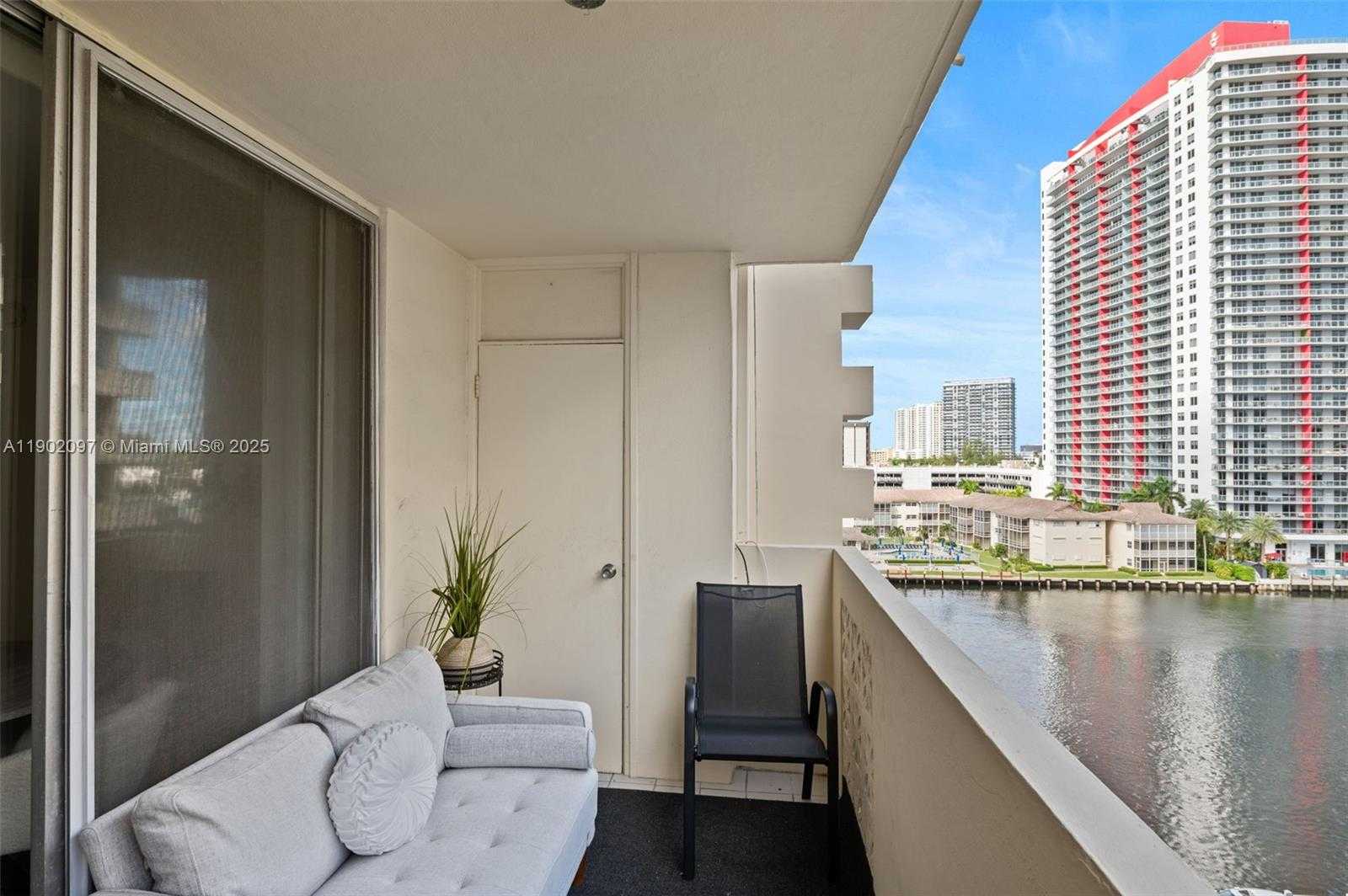 Small Image of 1833 SOUTH OCEAN DR #809, Hallandale Beach Number 22