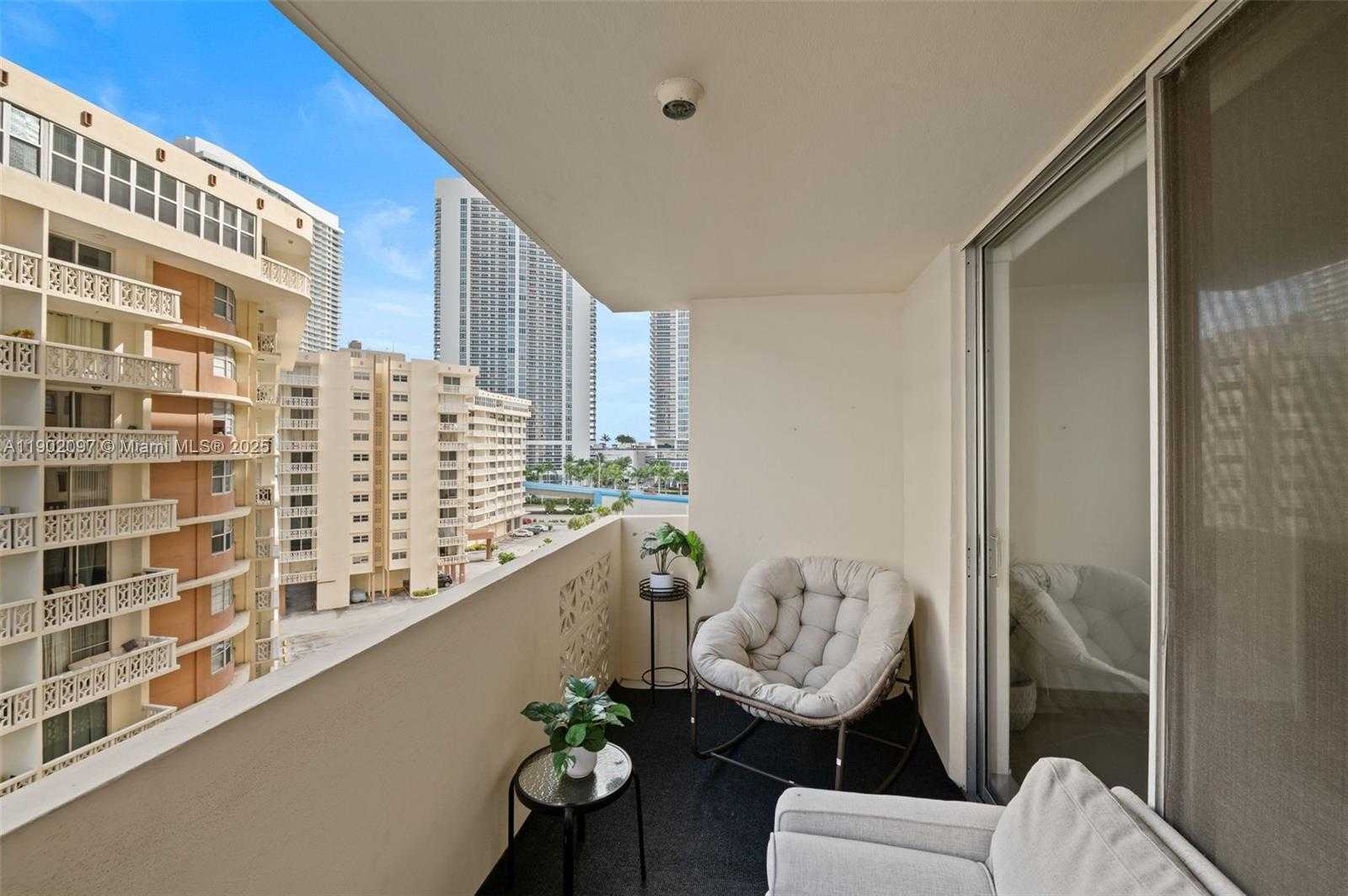 Small Image of 1833 SOUTH OCEAN DR #809, Hallandale Beach Number 24