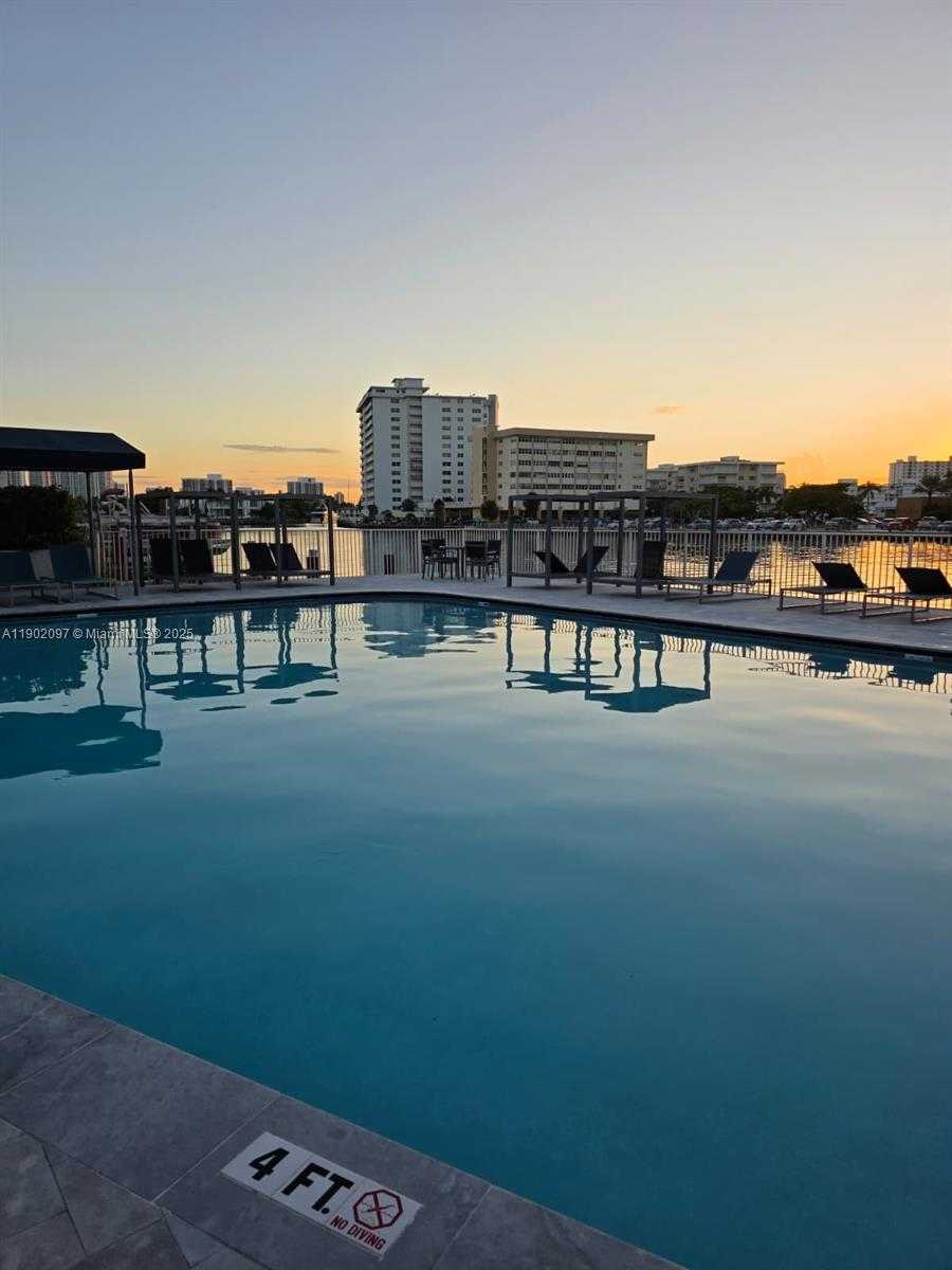 Small Image of 1833 SOUTH OCEAN DR #809, Hallandale Beach Number 3