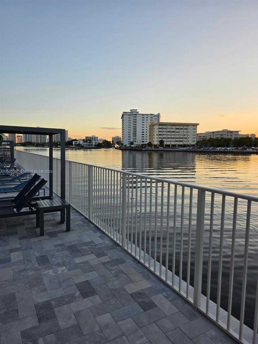 Small Image of 1833 SOUTH OCEAN DR #809, Hallandale Beach Number 5