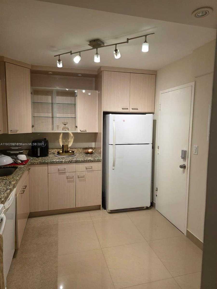 Small Image of 1833 SOUTH OCEAN DR #809, Hallandale Beach Number 6