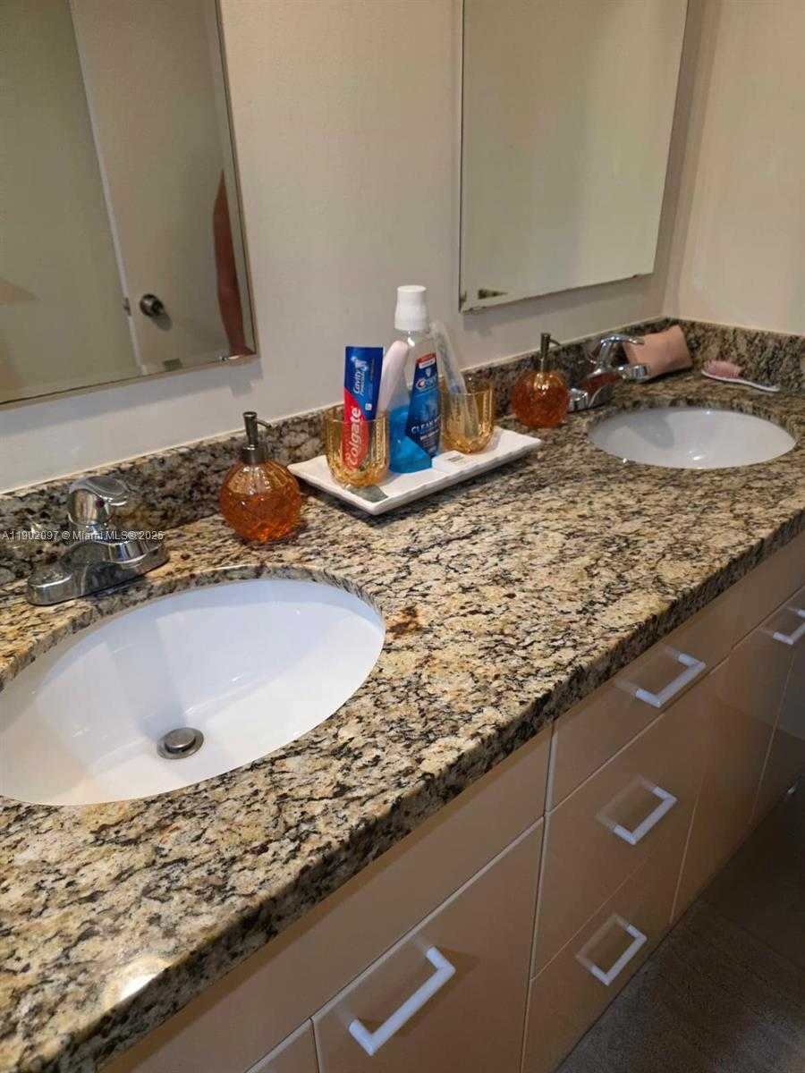 Small Image of 1833 SOUTH OCEAN DR #809, Hallandale Beach Number 9