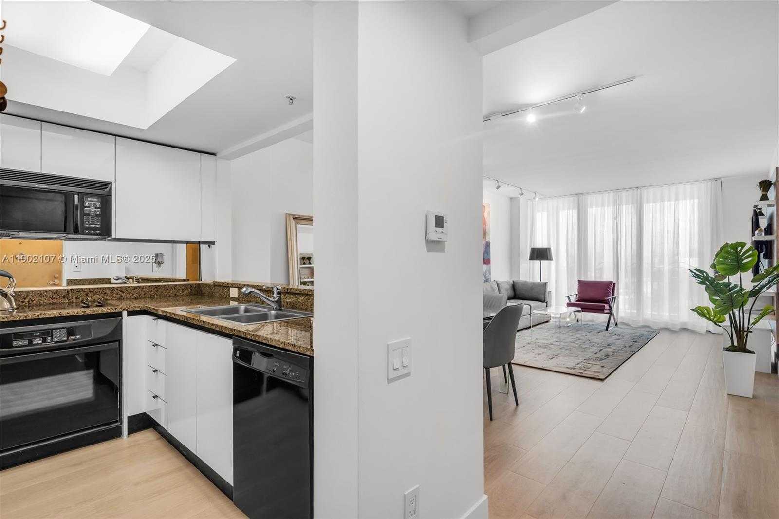 Small Image of 1500 OCEAN DR #1109, Miami Beach Number 10