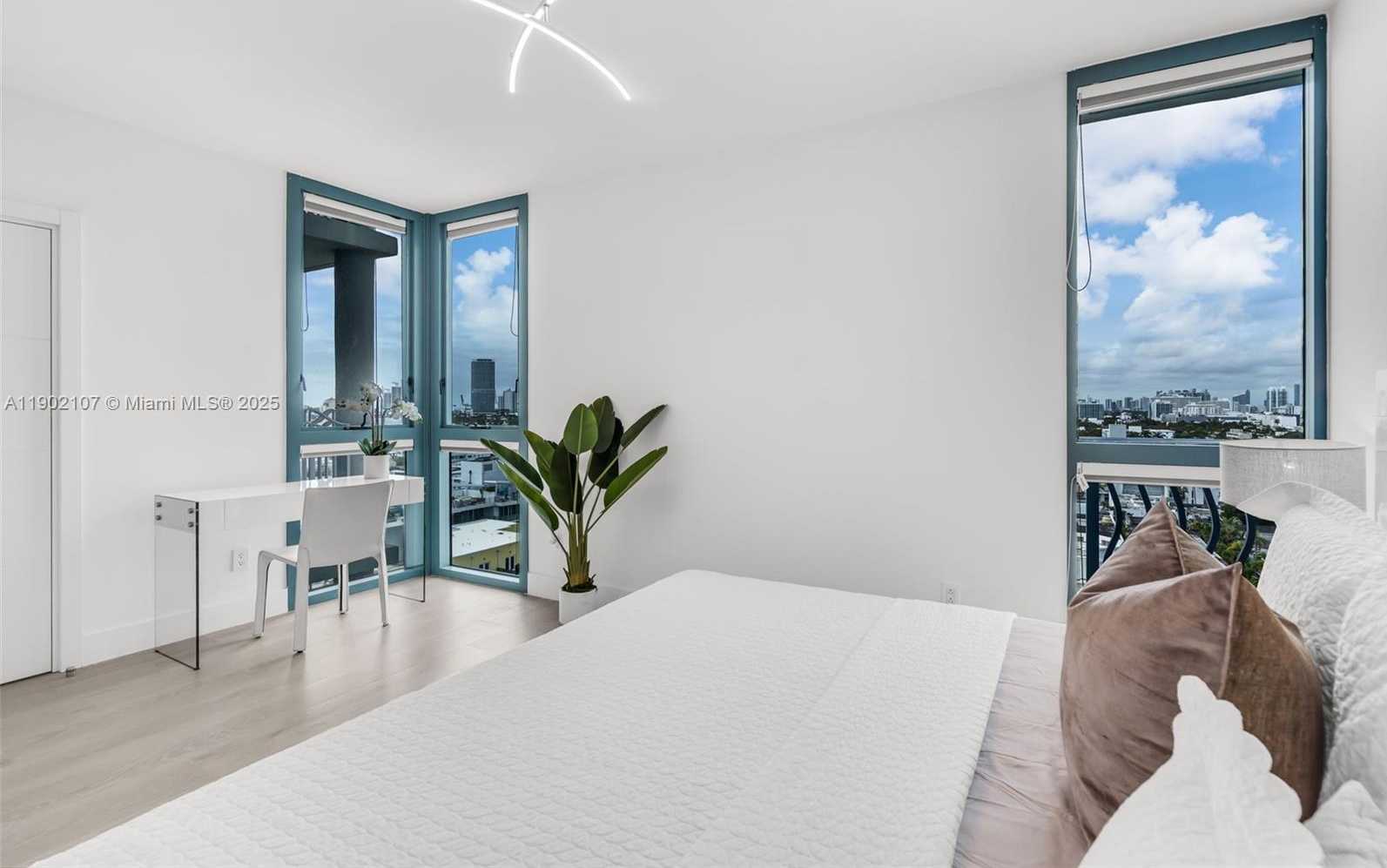 Small Image of 1500 OCEAN DR #1109, Miami Beach Number 12